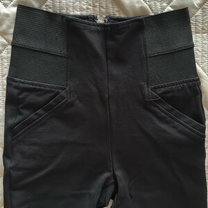 Guess black high rise leggings . Size 0 stretch.